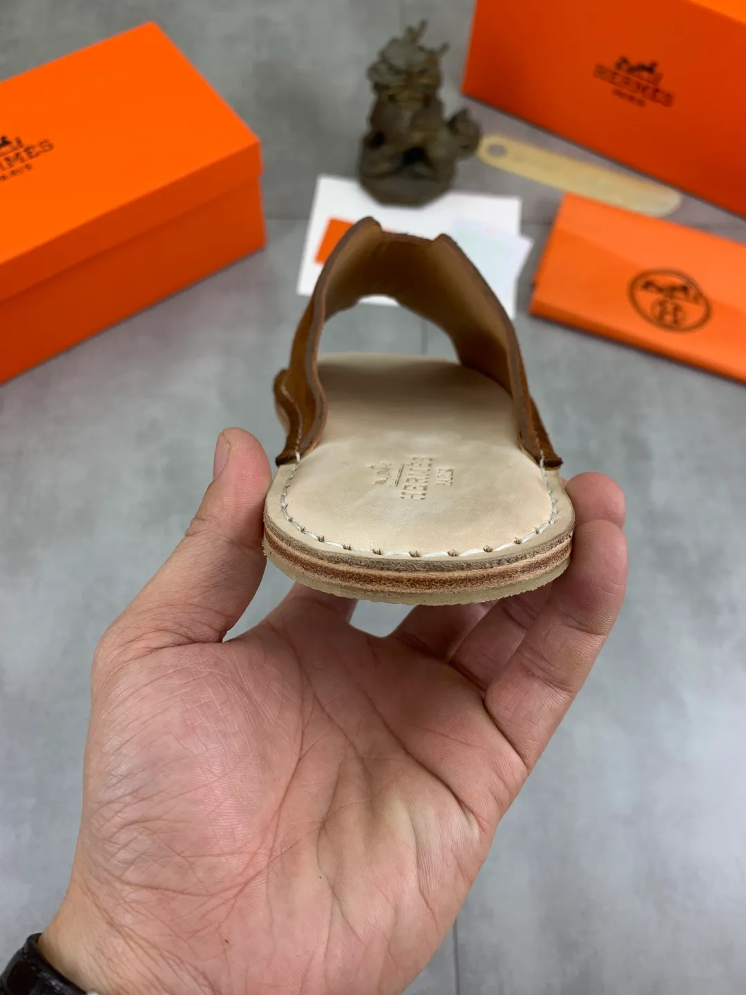 Men's men's shoes 💰P360 new model (genuine leather outsole series) new colors are coming simultaneously on the official website [HERMES] Hermès series: original development, original anatomy display, exclusive outsole [Material] Sole: original genuine leather sole with cow essence film 🌸. Fabric Original calfskin Lining: Imported cowhide, delicate and soft Code number: 38-44